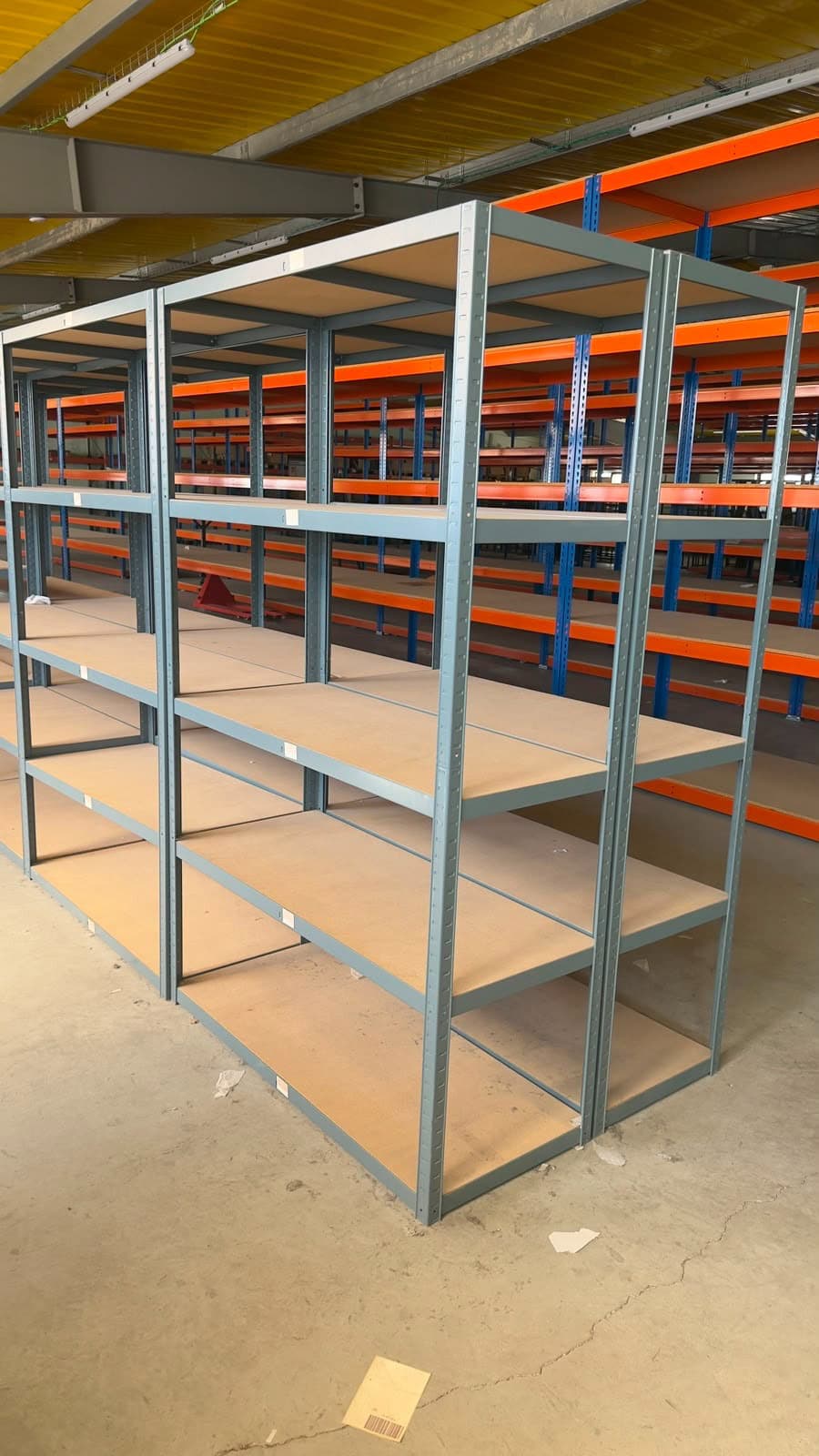 Estantería metálica modular 200 x 120 x 50 cm con 5 bandejas de madera - Imagen 2