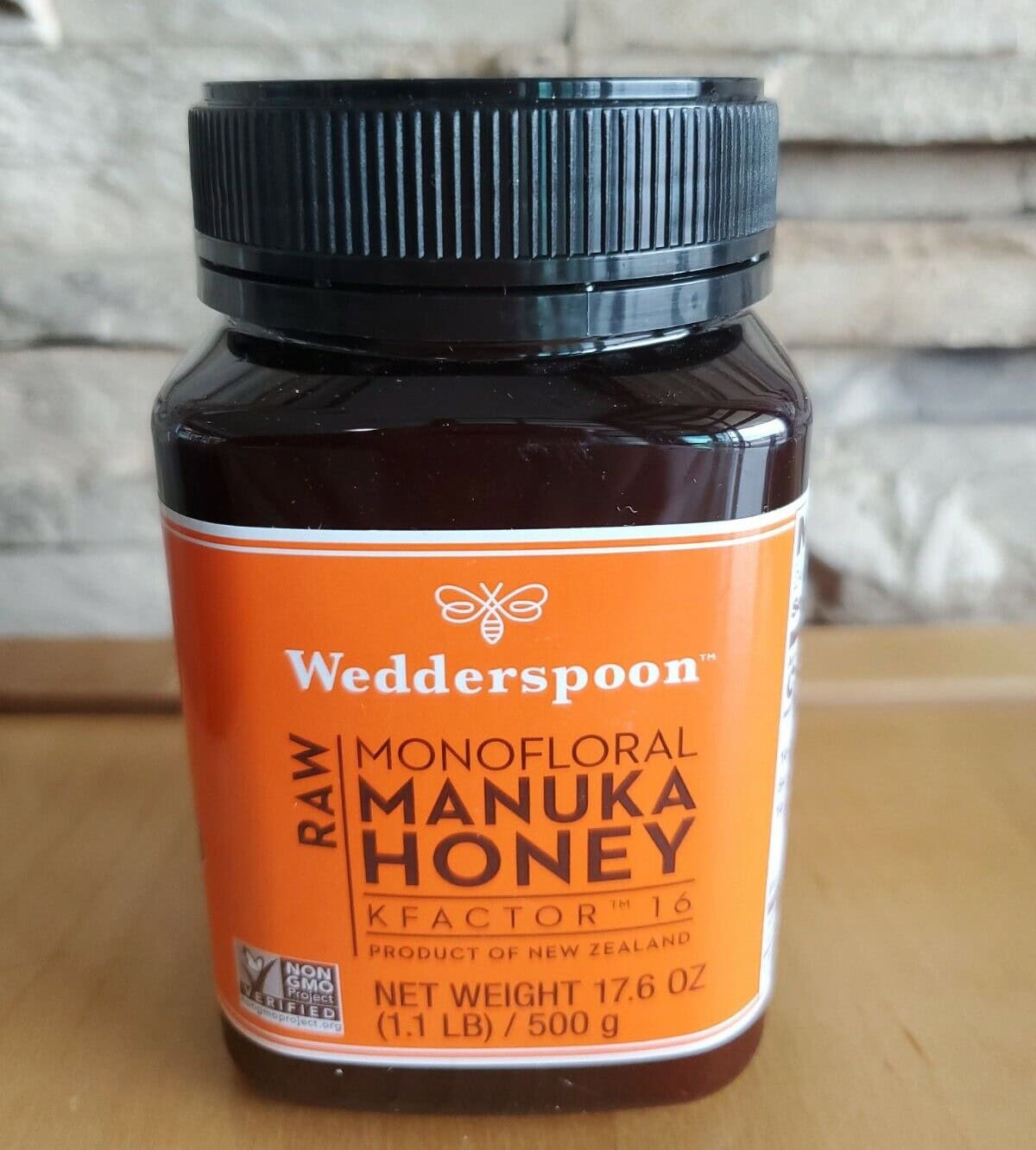 jar of wedderspoon manuka honey