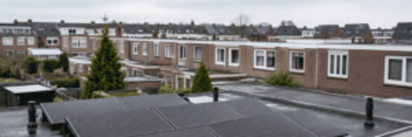 Zonnepanelen op een plat dak: waar moet je op letten?