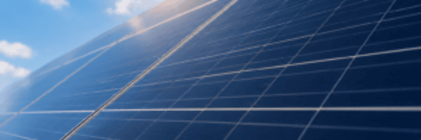 Wat is het verschil tussen vermogen en energie bij zonnepanelen?