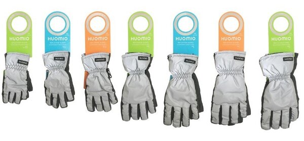 Seitsemän Huomio heijastinhanskaa rivissä. Aikuiset 4 eri kokoa ja lapset 3 ero kokoa.