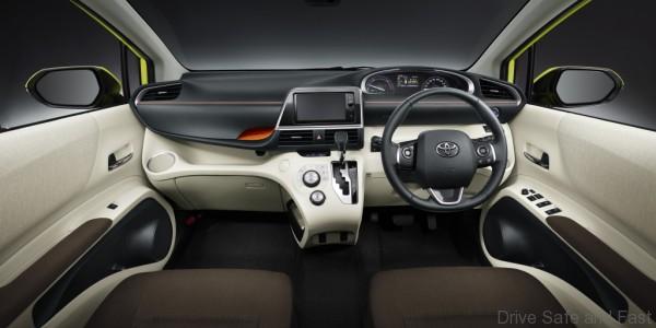 toyota-sienta-08