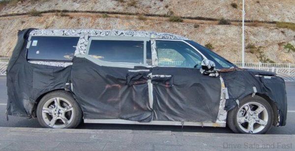 Lynk & Co MPV Side profile