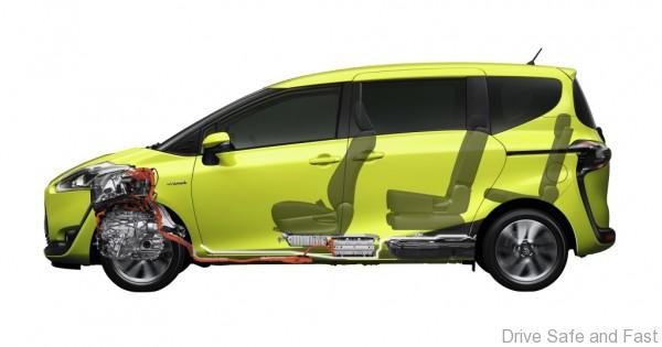 toyota-sienta-07