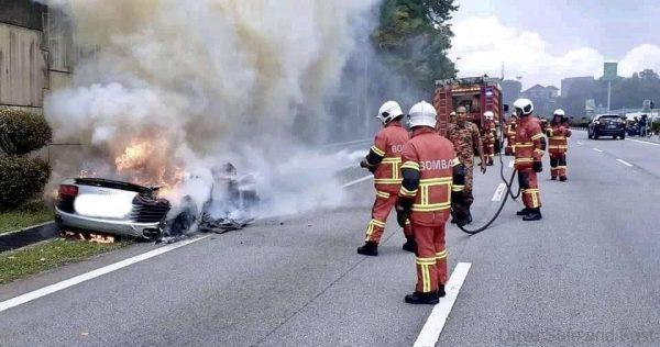 Audi R8 Catches Fire On Penchala Highway_2021