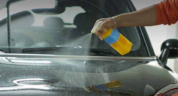 Stage 2 waterless car wash – eco-friendly cleaning spray application