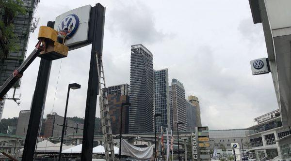 Cergaz Autohaus Volkswagen logo removal
