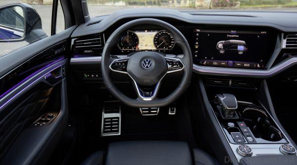Volkswagen Touareg R PHEV_cockpit
