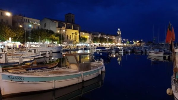 La Ciotat vue depuis la mer : croisières & loisirs nautiques port la ciotat de nuit