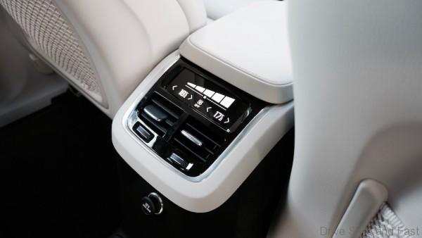 Volvo-XC90- - 11