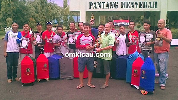 Para personel Kusuma Jaya Team