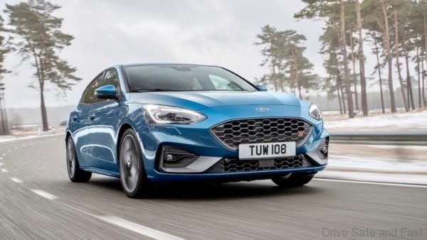 Ford Focus ST front in motion