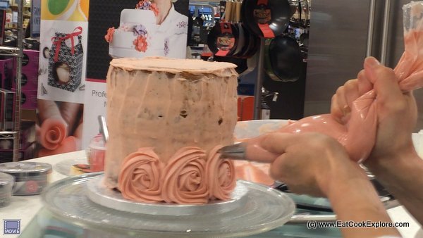 Mich Turner simple cake decorating tips from Cake School 9 Mich Turner Rose Ombre Cake
