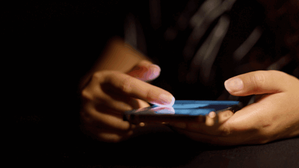 Le silence sur les réseaux sociaux : comment le social listening peut réactiver une audience sans risque de censure ?