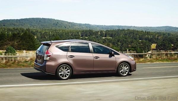 toyota-prius-v-2015_8