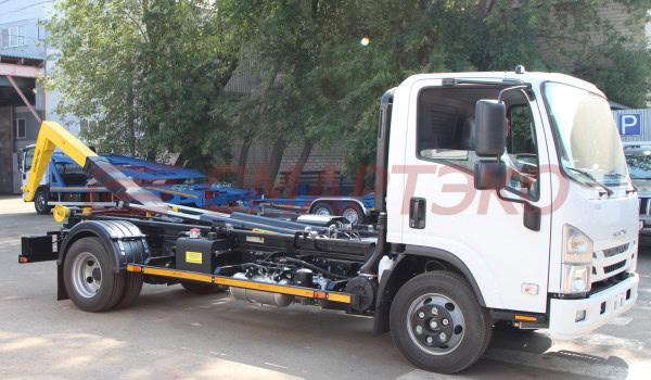 Крюковой погрузчик на шасси Isuzu NQR90 L-K