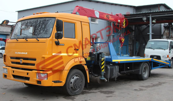 Эвакуатор КАМАЗ 4308 с ломаной платформой и КМУ FG 414 (со спальником)
