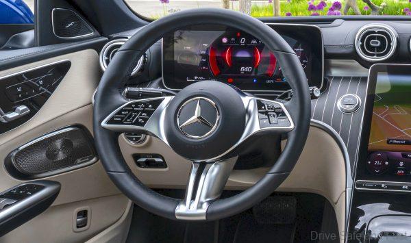 Mercedes C-Class_2022_cockpit