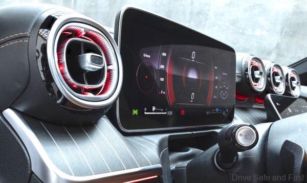 Mercedes C-Class_2022_drivers cockpit