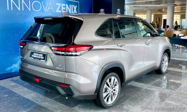 Toyota Innova Zenix HEV rear three quarter
