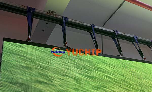 Partial view of the hanging bar for InFiSlim Pro LED screen