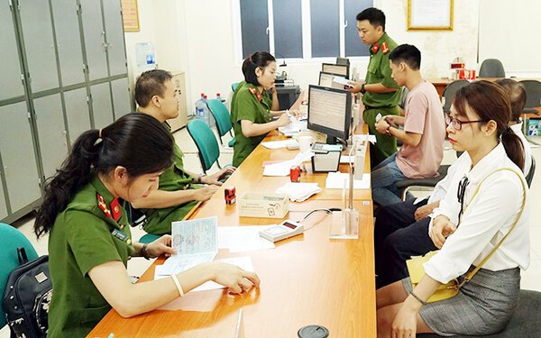 Có bắt buộc phải làm thẻ căn cước công dân ở nơi thường trú?
