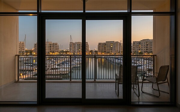 Corner glazing turning the corner of a Marina apartment
