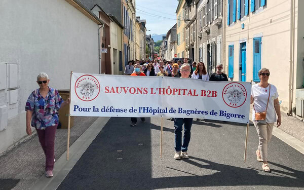 800 personnes manifestent à Bagnères pour le maintien de l'hôpital