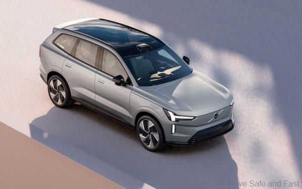 Volvo EX90 hero photo