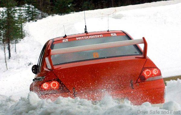 Mitsubishi-Lancer-Evolution-VII-2001-2003b