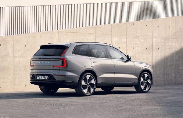 Volvo EX90 rear quarter