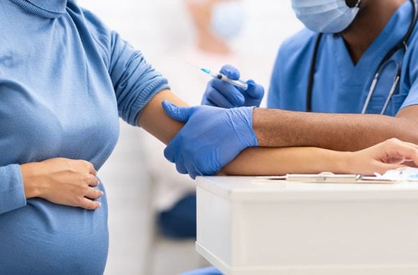 Đang mang thai có được tiêm vaccine Covid- 19 hay không?