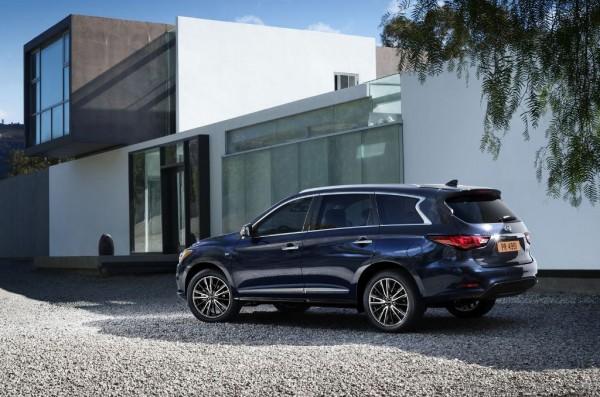 NASHVILLE (Dec. 15, 2016) – Infiniti has comprehensively enhanced its versatile QX60 premium crossover for 2016, introducing a wide range of changes that improve the seven-seater’s exterior design and its driving dynamics, while showcasing new features and technologies that improve comfort, convenience and safety.
