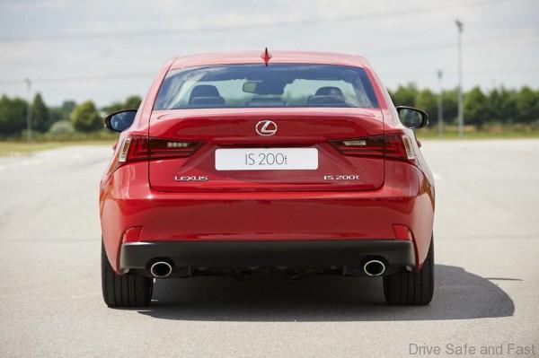 Lexus-IS-200t-4