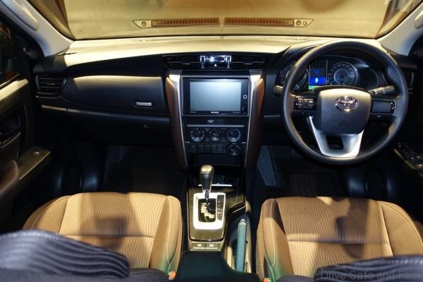 Hilux-Fortuner-06