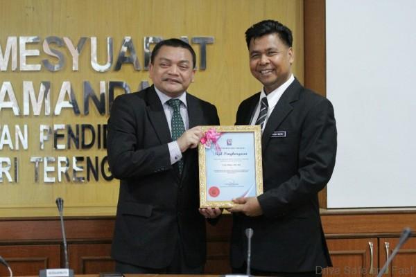 En. Roslan Abdullah, President and COO of Honda Malaysia with Tuan Haji Ngah Bin Bidin, Head of Human Development Management, Terengganu Education Department