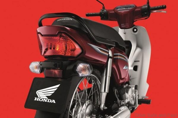 02 Its separate tailight and signal light can be easily noticed by vehicles from behind