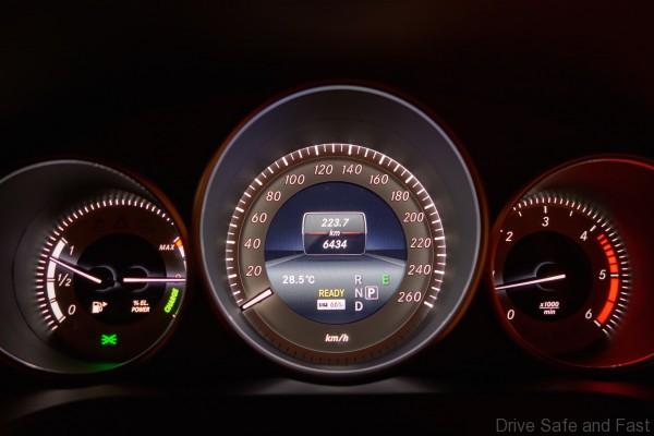 Interior Info Cluster Engine E300 BlueTec Hybrid Mercedes E-Class Diesel