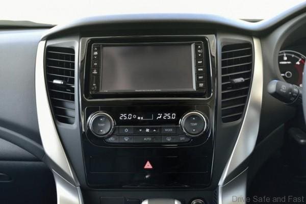 Mitsubishi Pajero Sport16