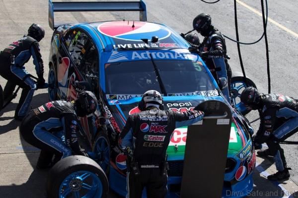 V8 SUPERCAR CHAMPIONSHIP SANDOWN