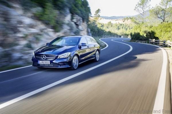Mercedes-Benz CLA 250 4MATIC Shooting Brake (X117) 2016. Canvasitblau, Interieur schwarz-beige. Kraftstoffverbrauch (l/100 km) innerorts/außerorts/kombiniert: 8,7/5,5/6,7;  CO2-Emissionen kombiniert: 154 g/km Mercedes-Benz CLA 250 4MATIC Shooting Brake (X117) 2016. Canvasite blue, Interior black-beige. Fuel consumption (l/100 km) urban/ex urban/combined: 8.7/5.5/6.7;	combined CO2 emissions: 154 g/km