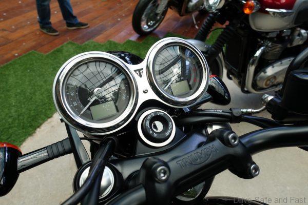 Triumph-Bonneville-3