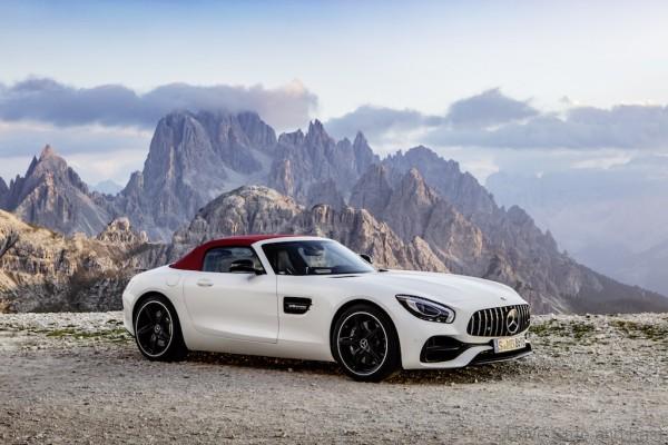 AMG GT Roadster (R 190), 2016; Exterieur: designo diamantweiß bright; Interieur: Leder Nappa Exklusiv schwarz/ red pepper ;Kraftstoffverbrauch kombiniert: 9,4 l/100 km, CO2-Emissionen kombiniert: 219 g/km AMG GT  Roadster (R 190), 2016; exterior: designo diamond white bright; interior:Nappa leather exclusive black/red pepper; fuel consumption, combined: 9.4 l/100 km; combined CO2 emissions: 219 g/km