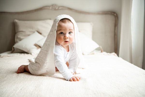 Sesja niemowlęca w studio lub w domu klienta