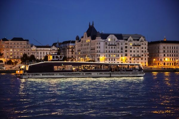 Evening-cruise-budapest