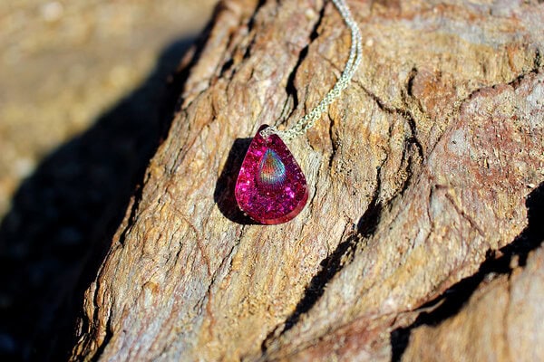 Pendentif "Ecaille fuchsia" - bijoux galatée merveilles - pendentif de sirène - bijoux de sirène - bijoux coquillage - bijoux fantaisies - colliers de sirène