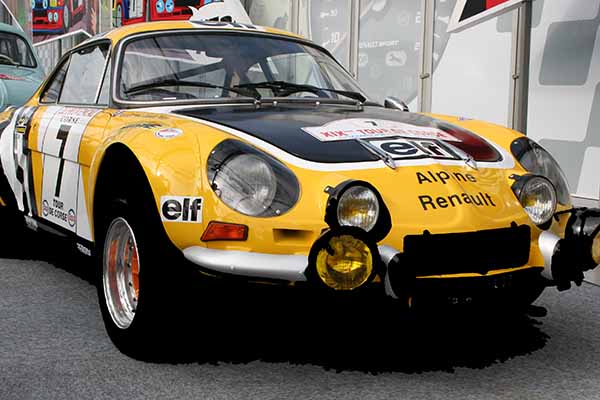 Oldtimer Sportwagen Alpine Gelb
