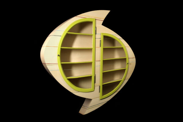 Henny Hendrichs, Wanda | unter Verwendung zweier Fensterflügel aus der Fultonstraße in Potsdam Babelsberg | Maße - ca. 175 x 175 x 20cm (BxHxT)