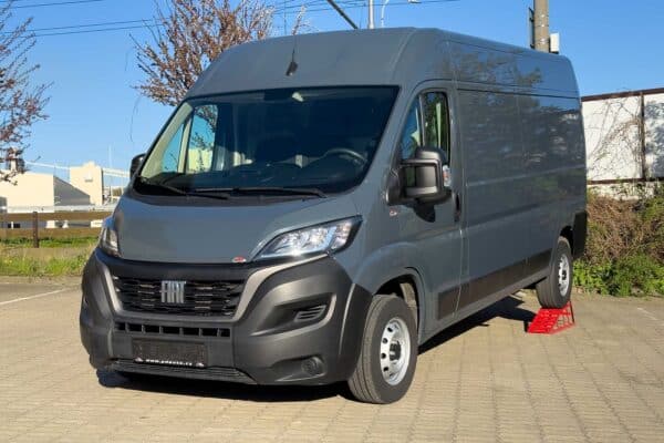 šedý fiat ducato 9474