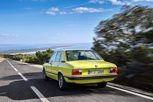 BMW E12 528
